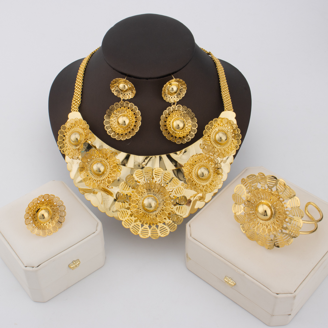 Men Accessories In Dubai - 24K Gold Flower Jewelry Set for