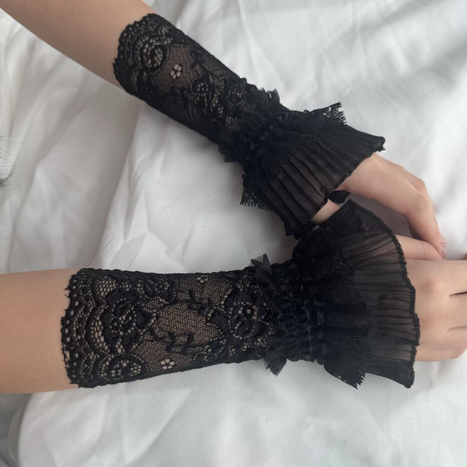 Lace Hollow Wrist Covers Trump - Men Accessories Wrist recensie en prijs
