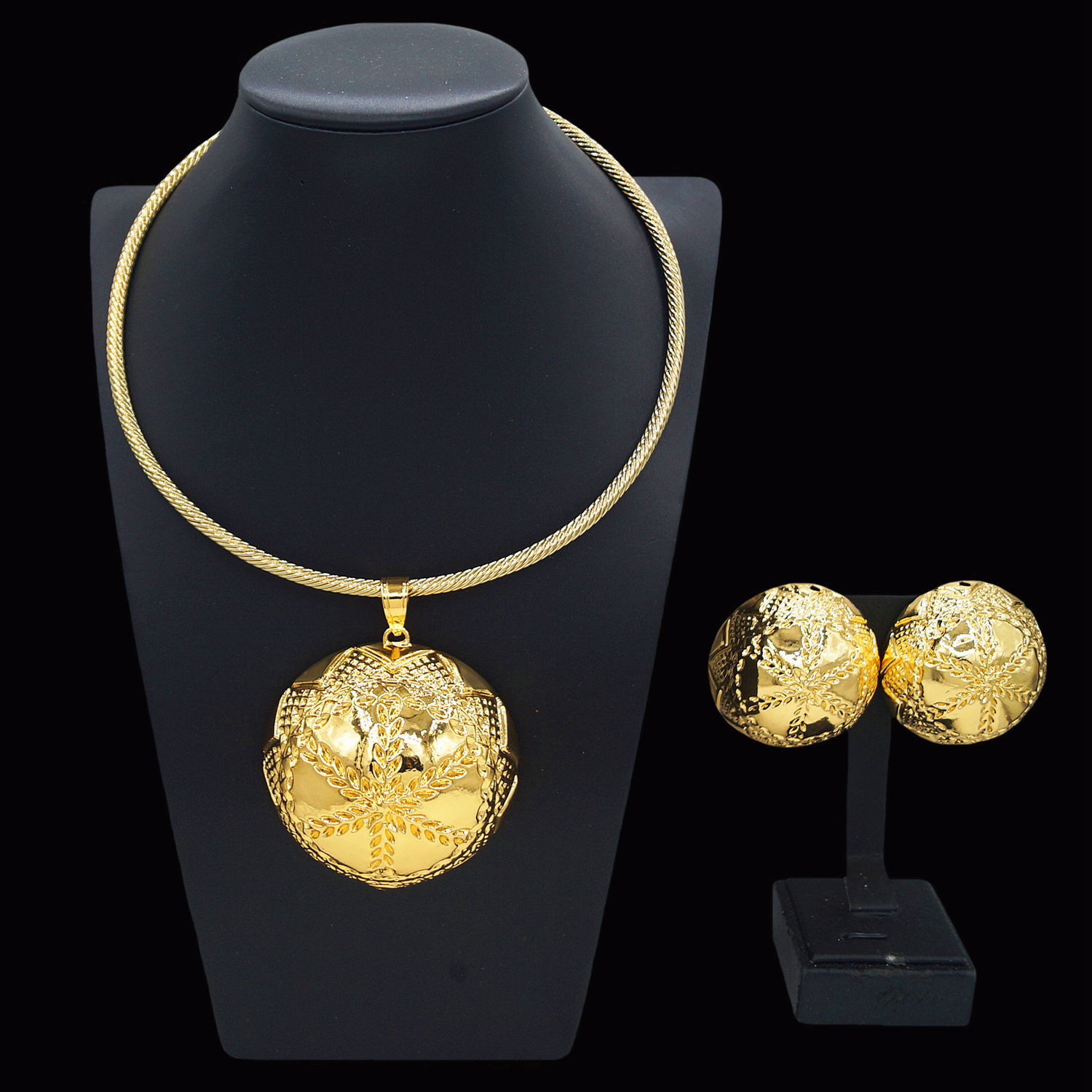 A two-piece set of hollow copp - Men Accessories In Dubai recensie en prijs