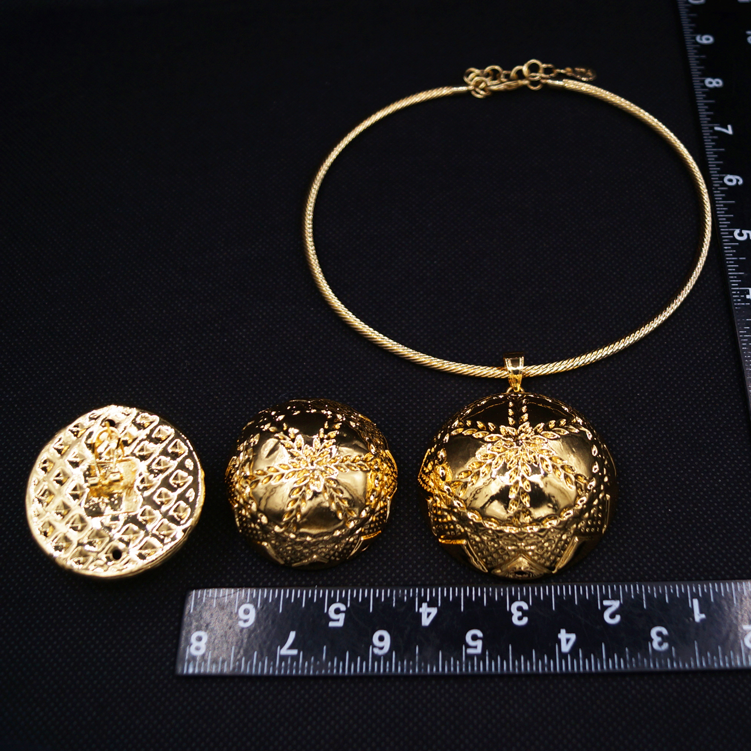 A two-piece set of hollow copp - Men Accessories In Dubai recensie en prijs
