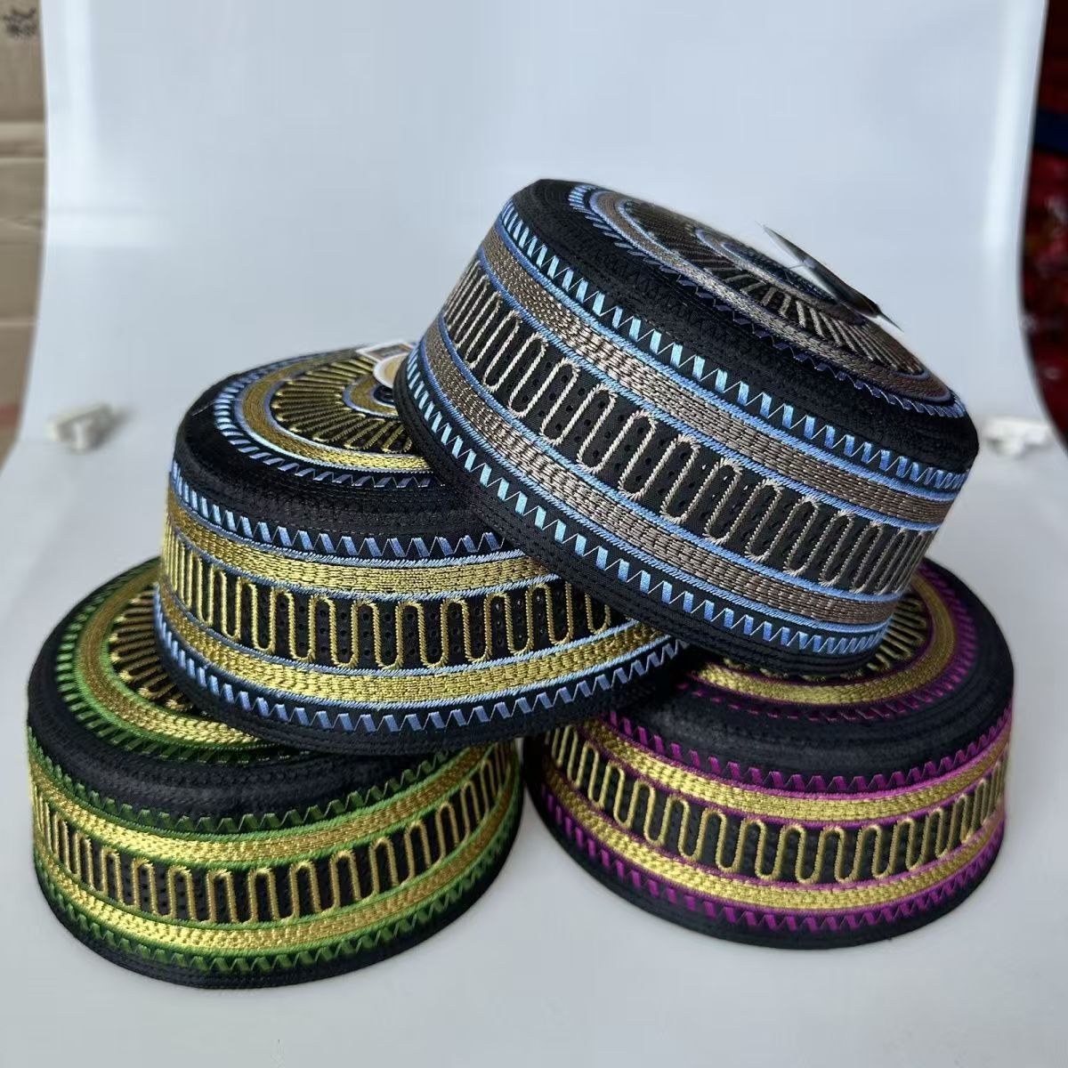 Muslim Caps Red Black for Men  - Men Accessories In Dubai recensie en prijs