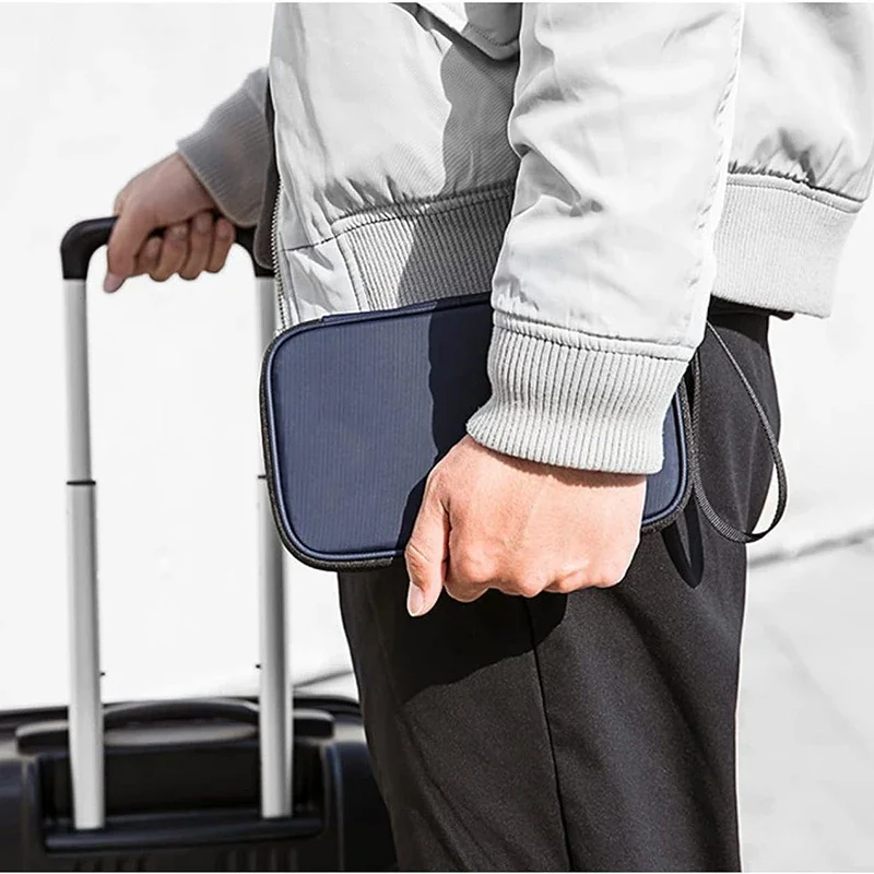 Lightweight Family Travel Pass - Men Accessories Wrist recensie en prijs
